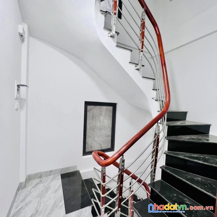 Bán nhà phố lê văn lương thanh xuân 42m 3 tầng ngõ thông kinh doanh nhỉnh 4 tỷ lh 0975124520