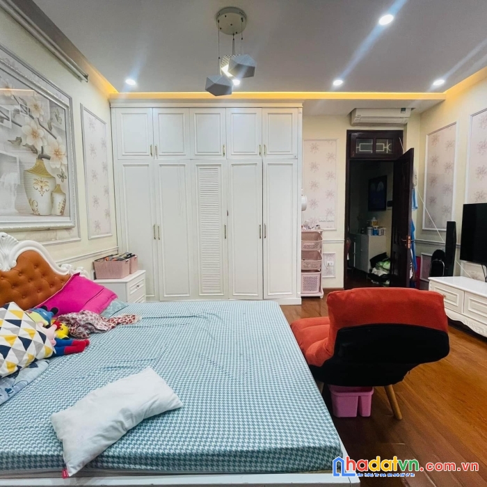 Bán nhà ngõ 3 phạm tuấn tài, vỉa hè, ô tô tránh, kinh doanh, 50m mt 4.9m 14 tỷ 300