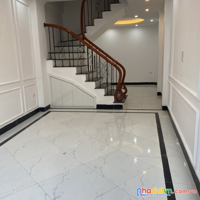 Bán nhà  mỹ đình nhà mới nguyên căn dt 32m 5t giá 4 tỷ ctl