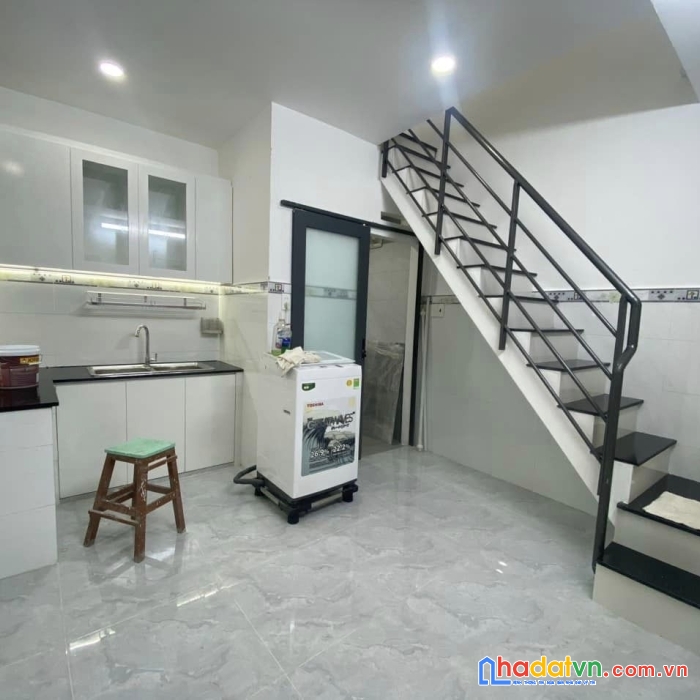 Xe hơi đỗ cửa - gần bà chiểu - hàng xanh - sỏ nở hậu nhẹ - giá chỉ 2.3 tỷ