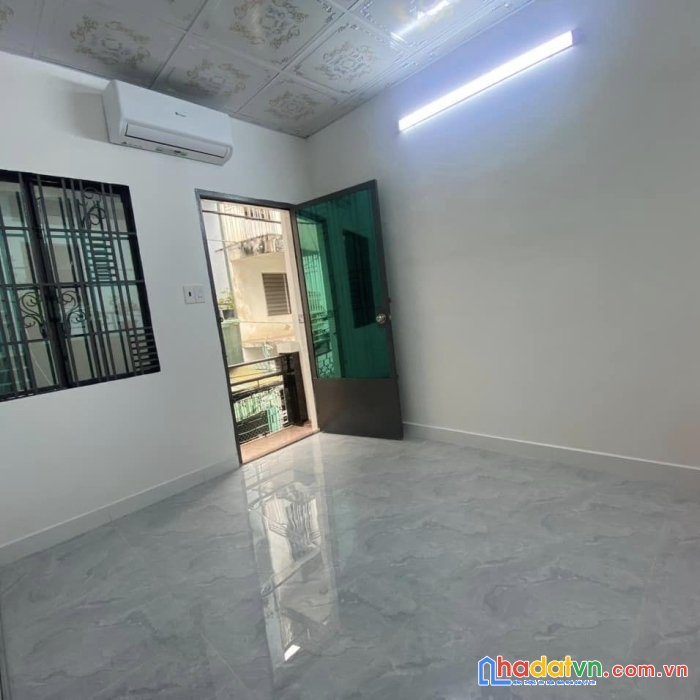 Xe hơi đỗ cửa - gần bà chiểu - hàng xanh - sỏ nở hậu nhẹ - giá chỉ 2.3 tỷ