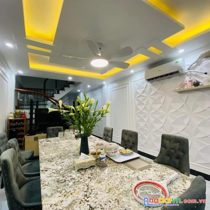 Bán nhà văn cao, ba đình, lô góc, kinh doanh, 40m2 6 tầng, giá 4.4 tỷ