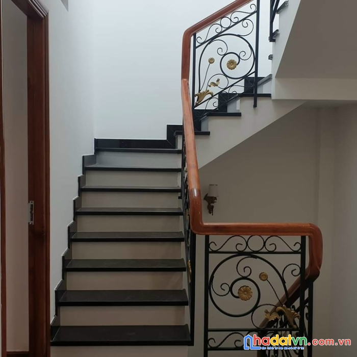 Nhà mặt tiền đường đông hưng thuận 10b, p. đông hưng thuận, q12 sử dụng ngay