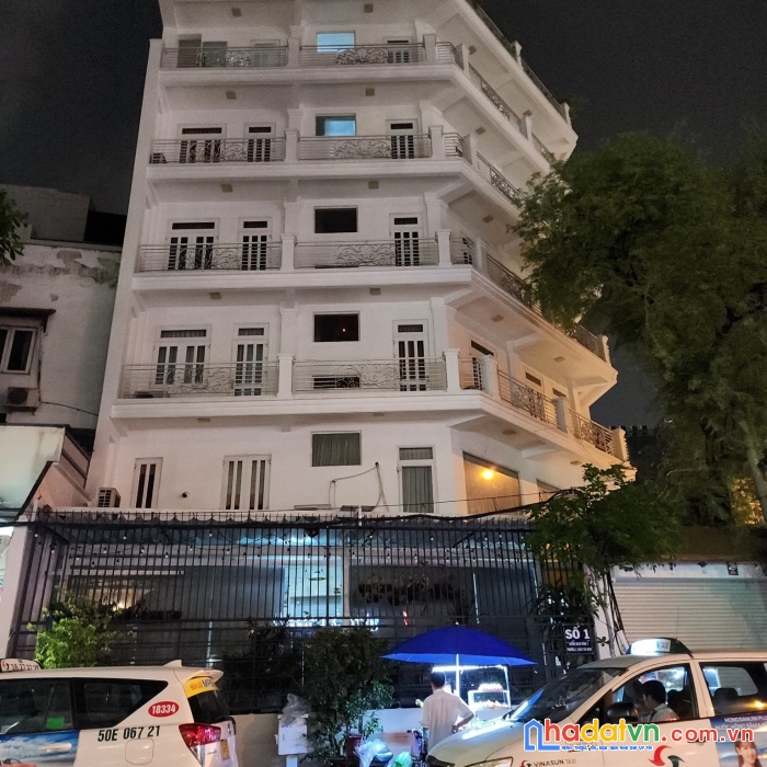 Cho thuê toà nhà góc 2 mt đường bạch đằng, p2, tân bình