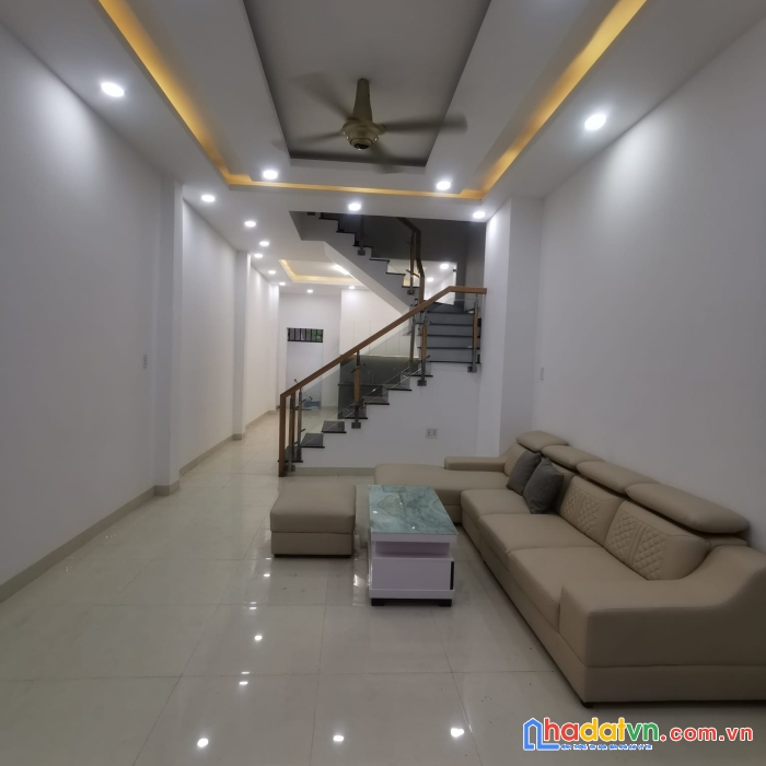 Thạnh lộc giáp gò vấp, 61m2 ngang chuẩn 4m, hẻm xe hơi sát mặt tiền, nhà mới ở ngay, tặng full nội