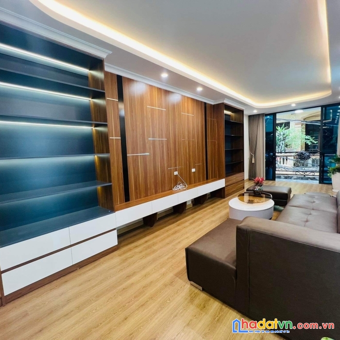 Bán nhà phố hoàng cầu, đống đa, ô tô kd, 80m, 4 tầng, mt 5m. giá: 18.2 tỷ