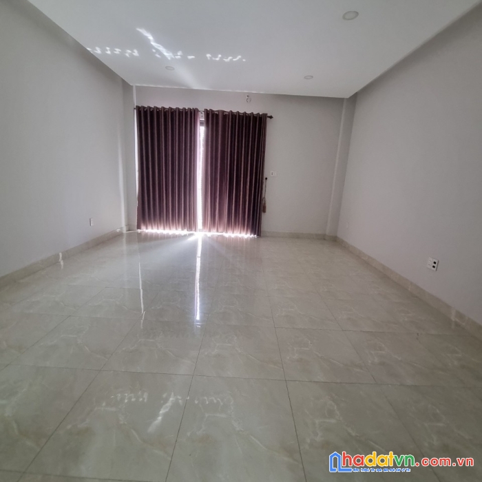 Nhà mặt tiền nguyễn hữu thọ gần sân bay 108m2,  ngang 7