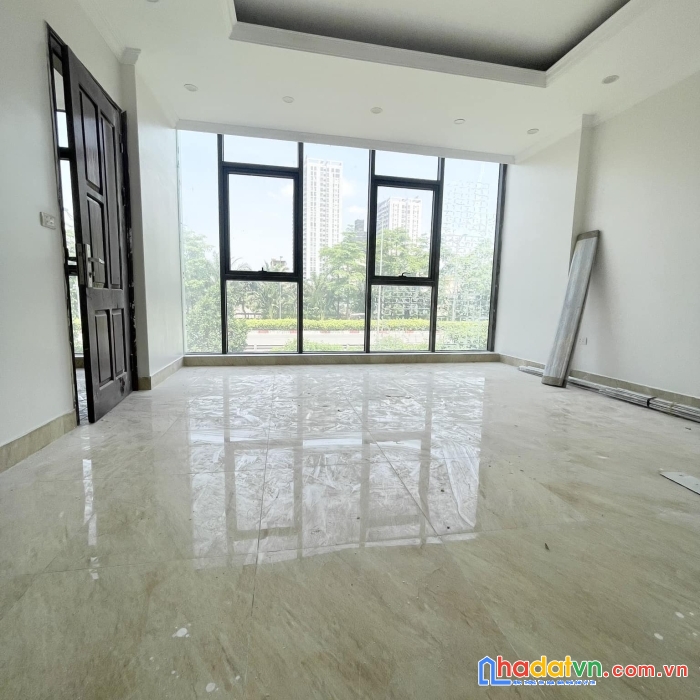 Bán nhà mặt đường bưởi , ba đình - 40m - mt : 6,9m - kinh doanh đỉnh - sổ a4 - 9,5 tỷ.