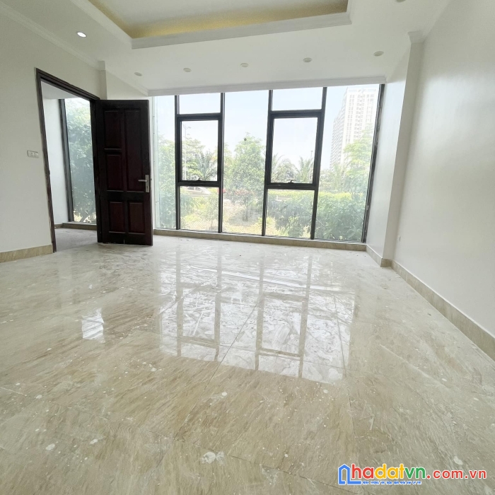 Bán nhà mặt đường bưởi , ba đình - 40m - mt : 6,9m - kinh doanh đỉnh - sổ a4 - 9,5 tỷ.
