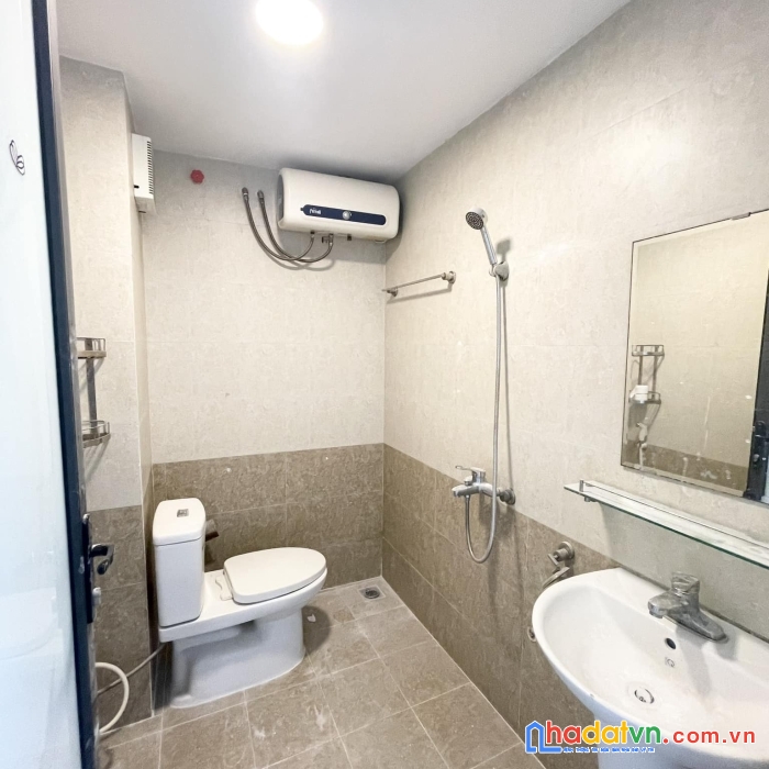 Bán nhà mặt đường bưởi , ba đình - 40m - mt : 6,9m - kinh doanh đỉnh - sổ a4 - 9,5 tỷ.