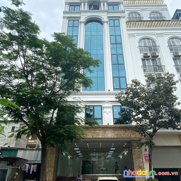 Cho thuê gấp tòa nhà vp 9 tầng mặt phố quan hoa.dt 190m2.vị trí đắc địa. giá 13000usd