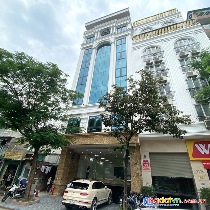 Cho thuê gấp tòa nhà vp 9 tầng mặt phố quan hoa.dt 190m2.vị trí đắc địa. giá 13000usd