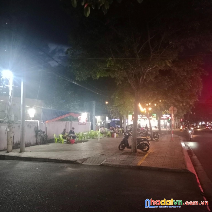 Quán hè phố cần sang nhượng quán.