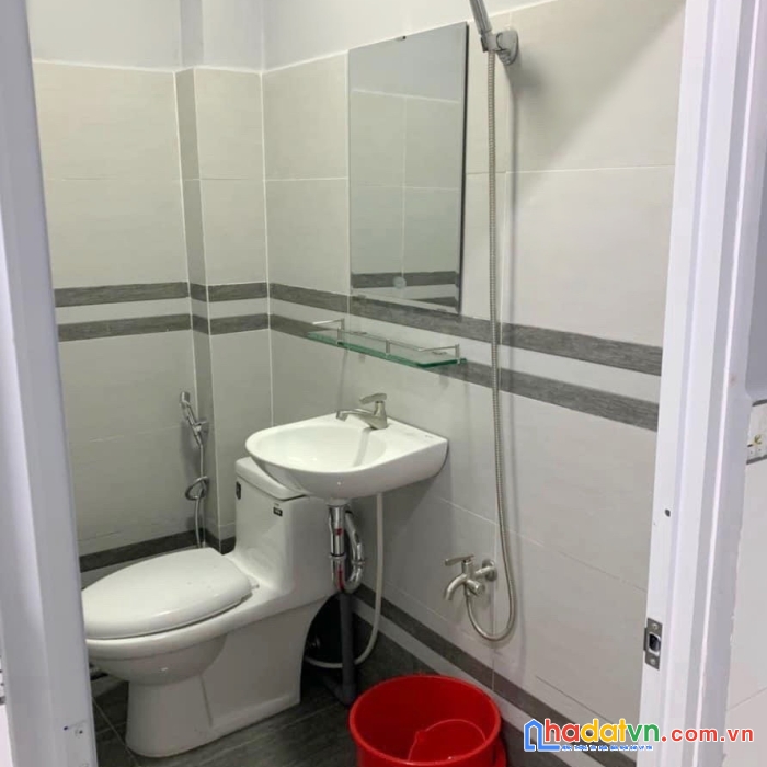 Cho thuê nnc hẻm dã tượng p10q8. giá 9 triệu / tháng