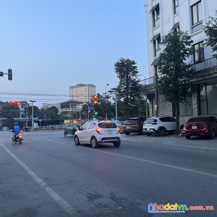 Bán đất trống 160m2 mặt đường kinh doanh hecman sát đèn đỏ nguyễn sỹ sách