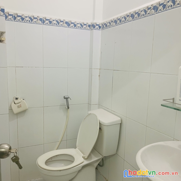 Bán gấp nhà hẻm rộng đường cmt8 quận 10 dt 55m2 3pn giá 4.65 tỷ