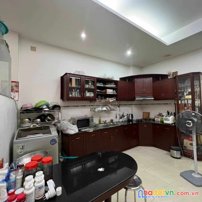 Bán nhà đường cách mạng tháng tám quận 3 dt 100m2 ngang 6m dài 17m 4t 10.8 tỷ