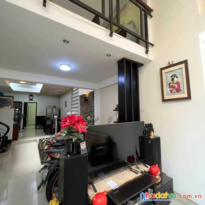 Bán nhà đường cách mạng tháng tám quận 3 dt 100m2 ngang 6m dài 17m 4t 10.8 tỷ