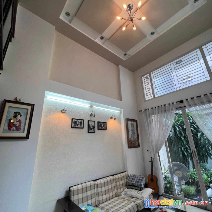 Bán nhà đường cách mạng tháng tám quận 3 dt 100m2 ngang 6m dài 17m 4t 10.8 tỷ