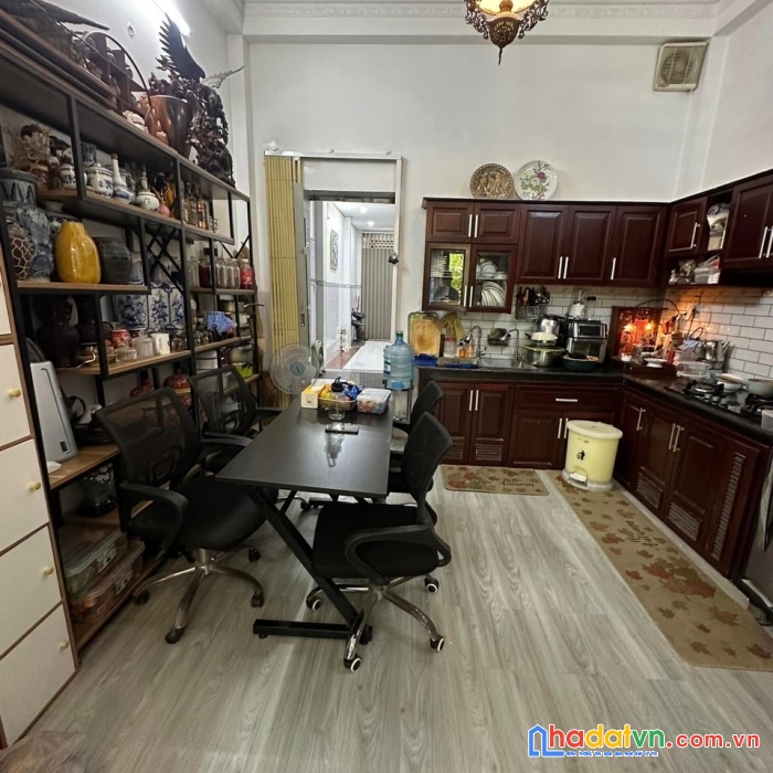 Tân phú -  chdv - 6 tầng btct nhà rất đẹp  - 2 mặt tiền xe hơi - cách mấy căn ra mặt tiền - kế bên