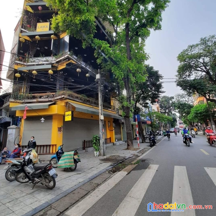 Trung tâm phố cổ - nhà lô góc 2 mặt phố - một mặt hàng cót một mặt phố gầm cầu - vị trí siêu đỉnh