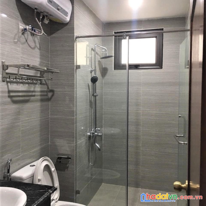 Bán nhà hoàng quốc việt, thang máy, phân lô, vỉa hè, ô tô tránh, kdvp 50m 13x tỷ