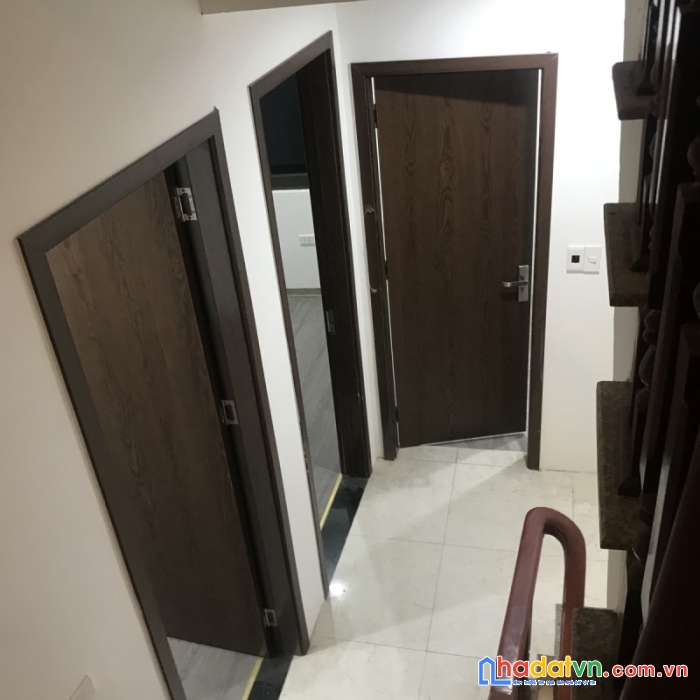 Bán nhà láng hạ ba đình 40m 5 tầng mặt tiền thoáng nhà đẹp ở ngay gần phố nhỉnh 4 tỷ lh 0975124520