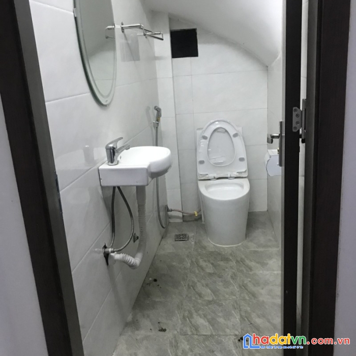 Bán nhà láng hạ ba đình 40m 5 tầng mặt tiền thoáng nhà đẹp ở ngay gần phố nhỉnh 4 tỷ lh 0975124520