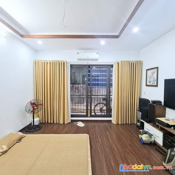 Siêu rẻ, nhà phố 8/3. 5 tầng 40m giá 3,7 tỷ. full nội thất. cách ô tô tránh hơn 20m