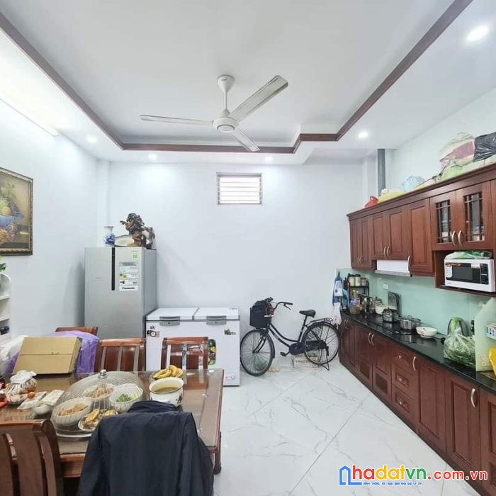 Siêu rẻ, nhà phố 8/3. 5 tầng 40m giá 3,7 tỷ. full nội thất. cách ô tô tránh hơn 20m