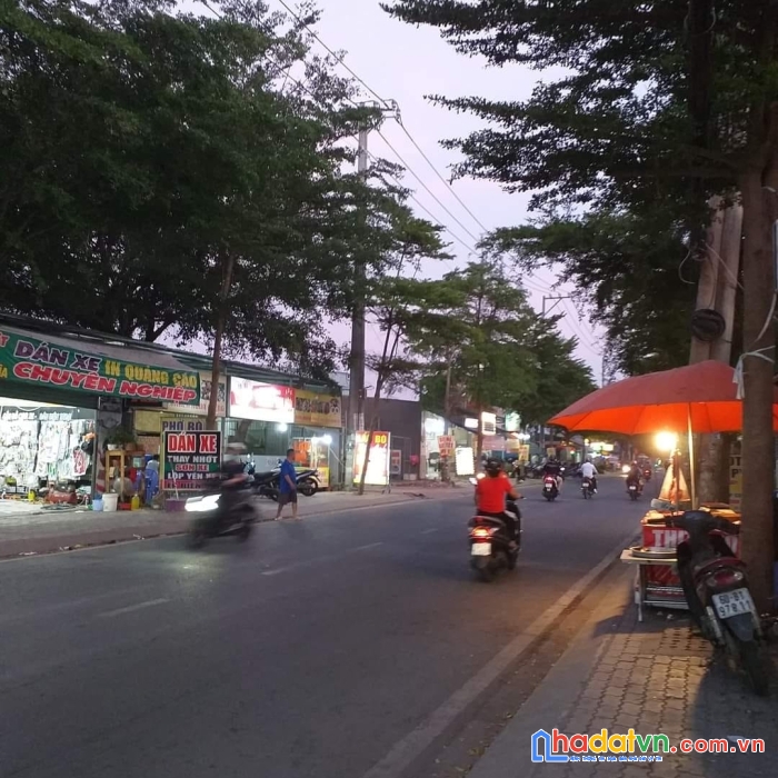 Đường nhựa xe hơi , gần mặt tiền nguyễn văn tạo. 
phù hợp đầu tư - xd mới.(5*20  )   chỉ  