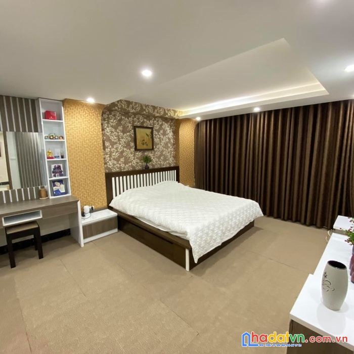Bán nhà mặt phố thọ tháp, cầu giấy 140m, mt 8m. giá: 60 tỷ