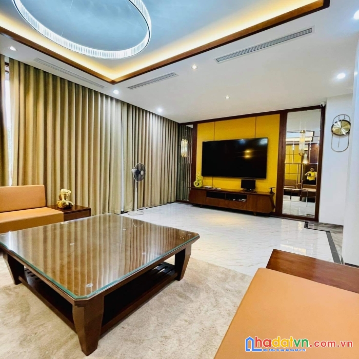 Bán nhà mặt phố thọ tháp, cầu giấy 140m, mt 8m. giá: 60 tỷ