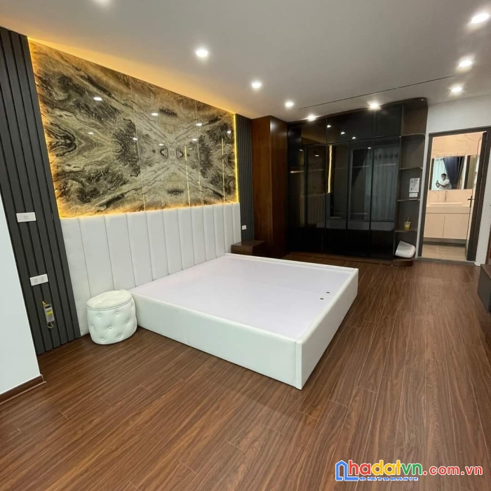 Bán nhà phố hạ yên quyết, cầu giấy, 120m, mt 5.5m. giá: 32.5 tỷ