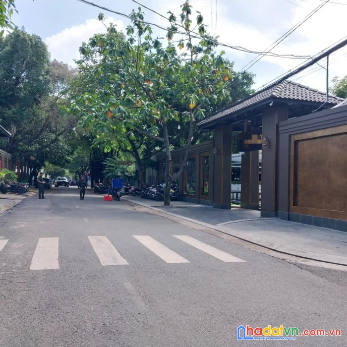 Biệt thự làng giáo sư ( làng đại học thủ đức ) 1668m. bán 150 tỷ