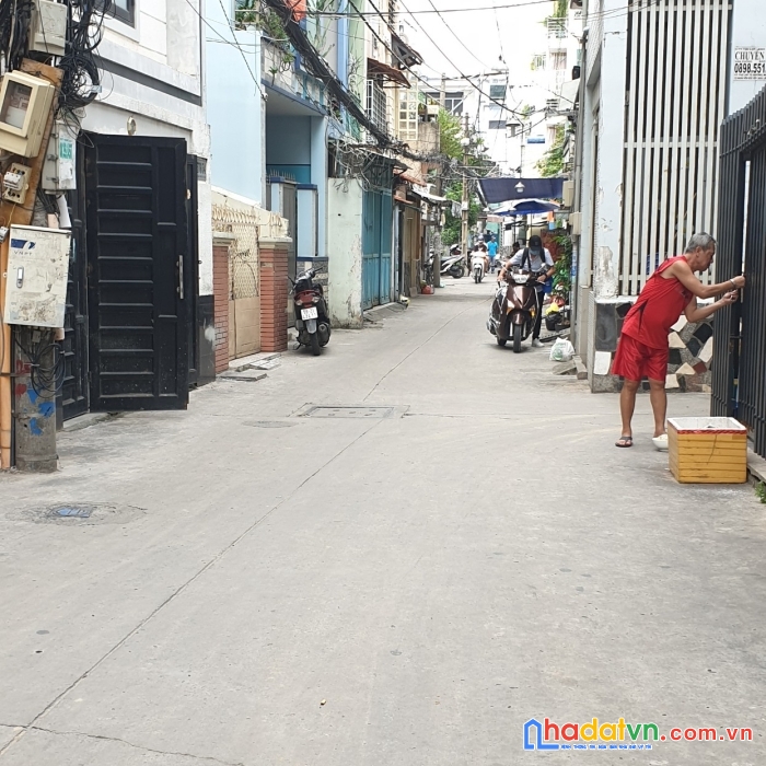 Bán nhà rẻ đẹp q4 đoàn văn bơ
 ngang 3.45x6.5m- 2 tấm giảm 400 triệu còn 2 tỷ.. cách mặt tiền 15m