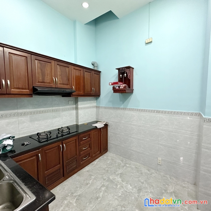 Cho thuê nnc 3 tầng mt nguyễn chế nghĩa p13.q8. giá 20 triệu