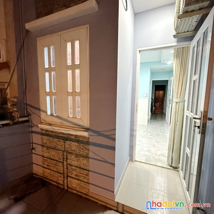 Cho thuê nnc 3 tầng mt nguyễn chế nghĩa p13.q8. giá 20 triệu