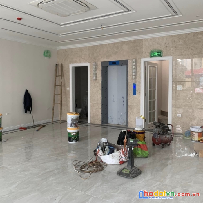 Chủ cần mua nhà to trên hoàn kiếm nên cần bán gấp toà văn phòng mp khu thnc - cầu giấy - dt : 90m