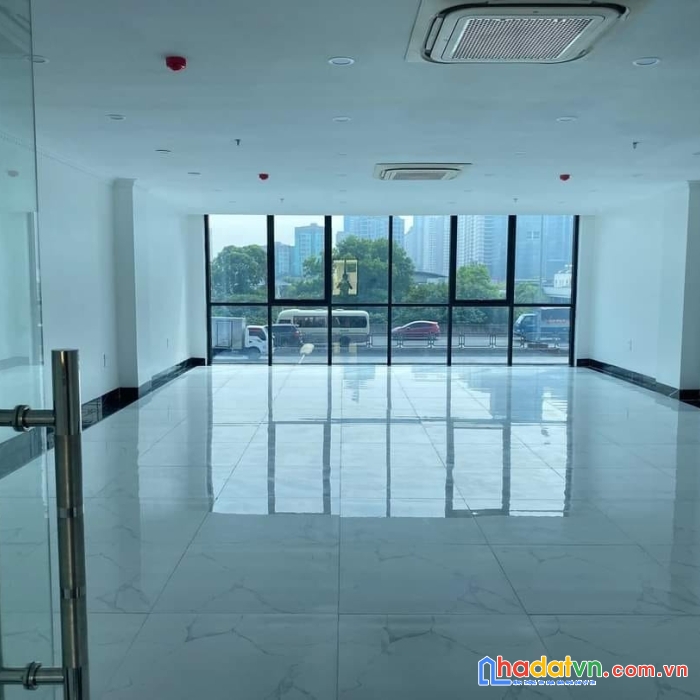 Siêu vip - toà văn phòng mặt phố trung tâm phố cổ quận long biên - cách hồ gươm 3km - dt : 125m -
