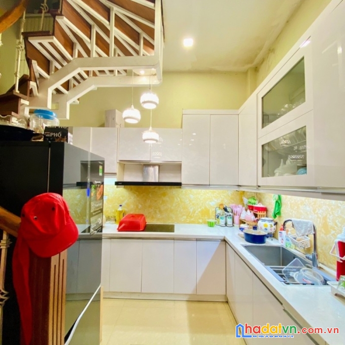 Bán nhà tây sơn dt 38m2 x 6 tầng, ngõ nông, gần phố,  ô tô, nhỉnh 5 tỷ lh 0966037496