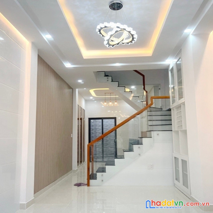 Nhà mới xây 4 tầng gần mt dương bá trạc p1q8 giá 5tỷ990