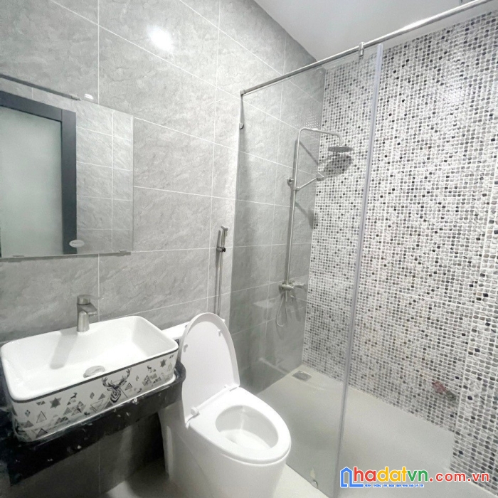 Nhà mới xây 4 tầng gần mt dương bá trạc p1q8 giá 5tỷ990