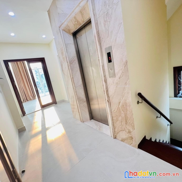 Bán nhà mặt hồ tây 6 tầng thang máy, lô góc, vỉa hè rộng chỉ 23 tỷ 0918086689