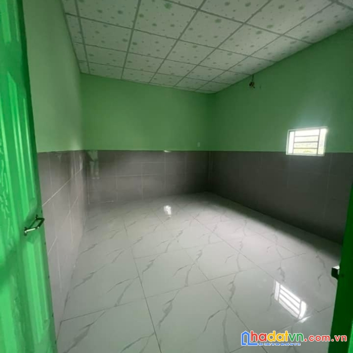 Phòng mới xây 100% phòng bếp và khách thông nhau, phòng lầu trên có hệ thông kín để gắn máy lạnh