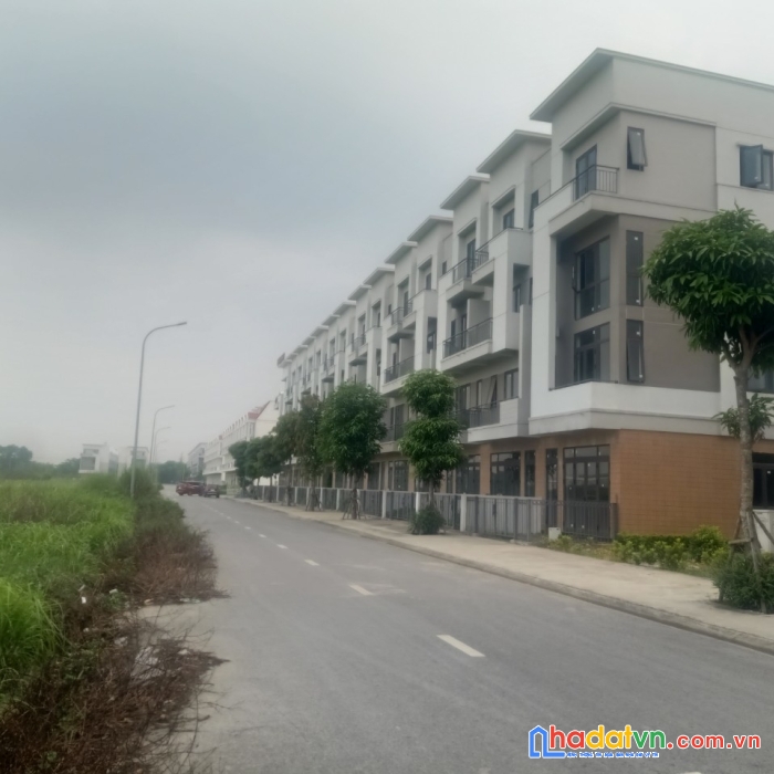 Shophuse chân đế chung cư 75m căn góc giá kịch đay, sổ hồng lâu dài