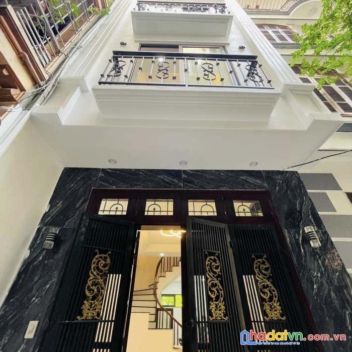 Gấp!nhà đẹp nguyễn ngọc vũ quan nhân oto con đỗ cửa 38m 4 tầng chỉ 4.6 tỷ