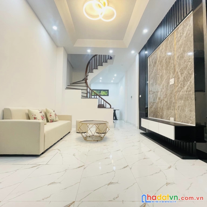 Gấp!nhà đẹp nguyễn ngọc vũ quan nhân oto con đỗ cửa 38m 4 tầng chỉ 4.6 tỷ