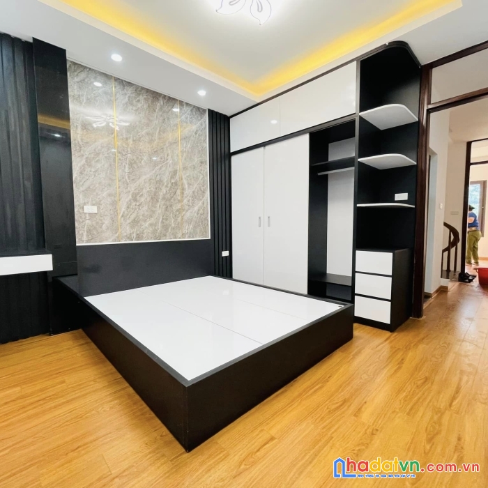 Gấp!nhà đẹp nguyễn ngọc vũ quan nhân oto con đỗ cửa 38m 4 tầng chỉ 4.6 tỷ