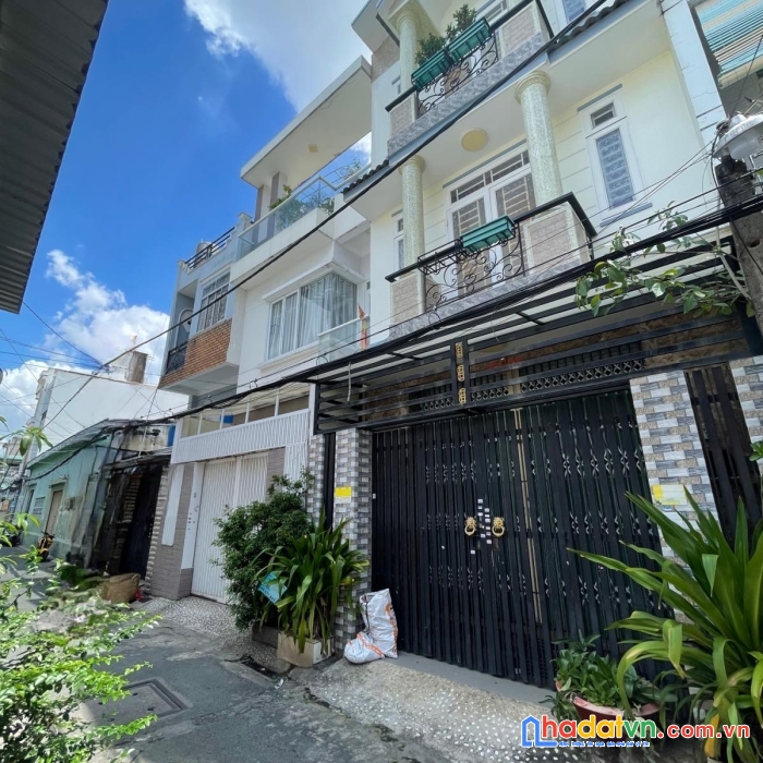 Bán nhà tân phú, ngay đầm sen, 4 tầng, 80m2, ngang bề thế 5m, xe hơi tận nhà